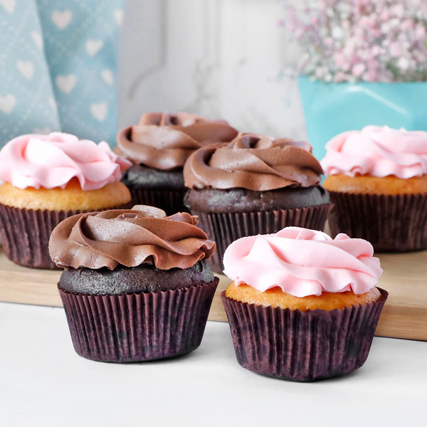 Chocolate and Vanilla Cupcakes (Pack of 6)